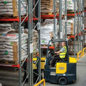 Ac Electric Aisle Master In Action - Advanced Intralogistics