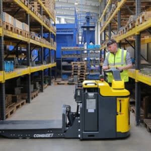 Combi Ppt Hc Powered Pallet Truck Action - Advanced Intralogistics