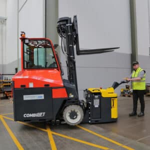 Combi Ppt Hc Powered Pallet Truck Action - Advanced Intralogistics
